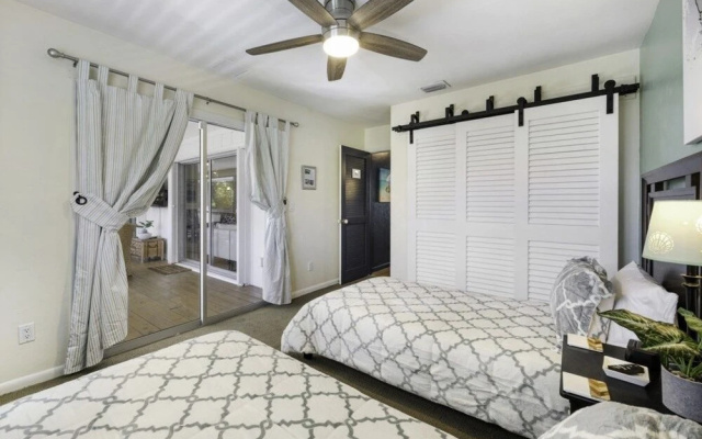 Dancing Dolphin 4 Bedroom Home by RedAwning