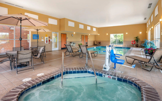 Comfort Suites Urbana Champaign, University Area