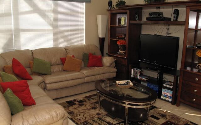 8008 King Palm Circle