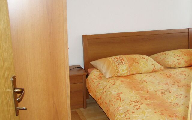 Apartment Lado - free parking: A1 Supetar, Island Brac