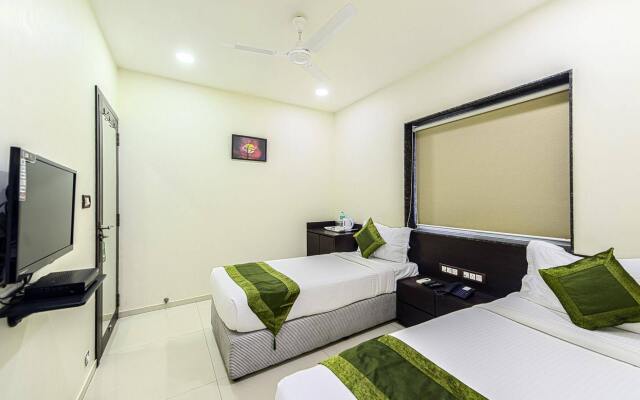 OYO 16703 Hotel The Platinum