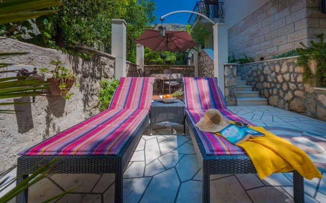 Apartment Ivona With Teracce