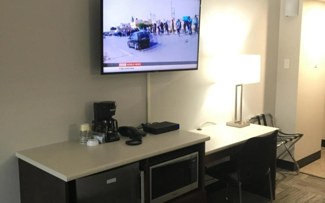 Homestead Inn & Suites