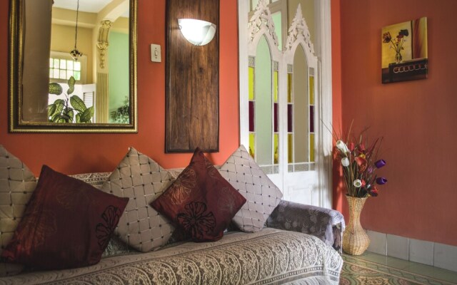 Hostal Balcones 2, Knocking on Cuba