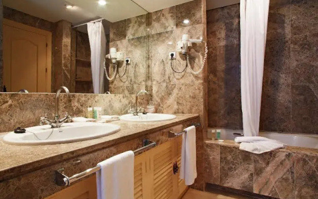 Las Lomas Village – Luxury Apartments