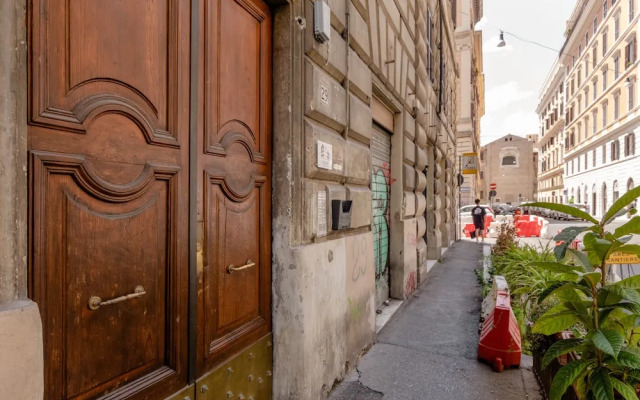 4-Bdr Apt among Colosseum&Termini 10-12 people