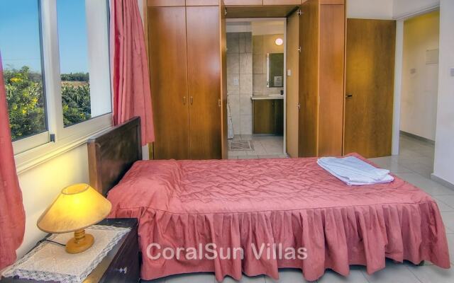 Amazing Pool, Complete Privacy, Amenities and Beach Nearby