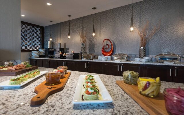 Renaissance by Marriott Boston Patriot Place Hotel