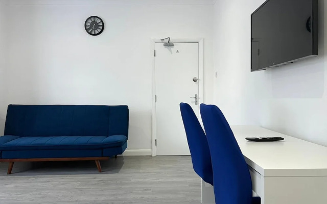 Remarkable 2-bed Apartment in Ilford, London