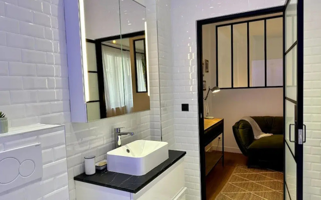 Paradis Calm Modern Studio Apt in Paris