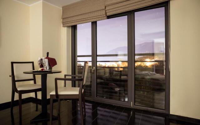 Manhattan Village Hotel