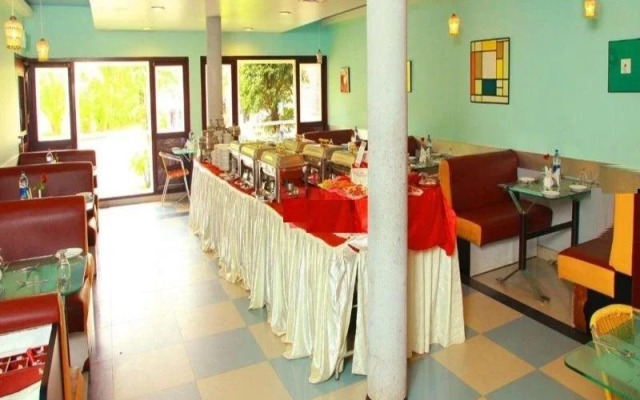 Hotel Highway Garden