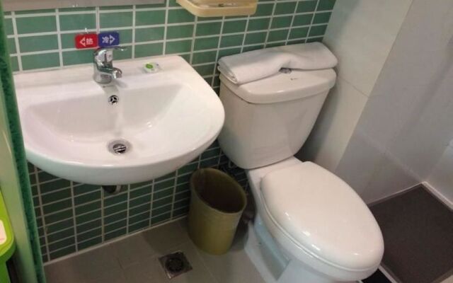 Haiyou Hotel (Xi'an Taibai South Road Metro Station)