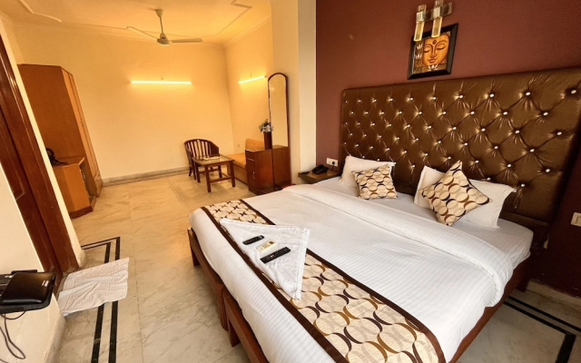 Gracious Inn Hotel by OYO Rooms