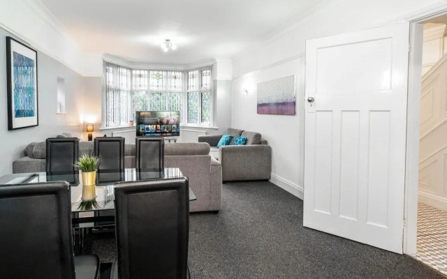 Family Home With Garden in Prime Birmingham Location