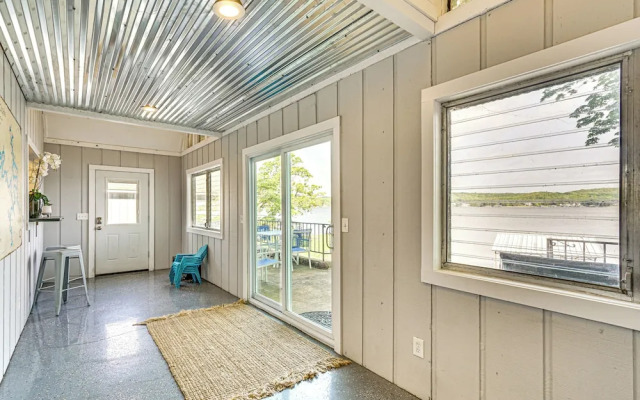 Waterfront Yard, Dock + Game Room: Linn Creek Home