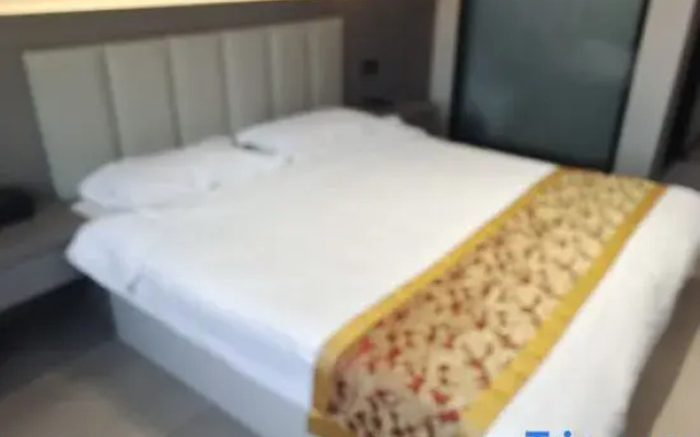Jinhong Business Hotel