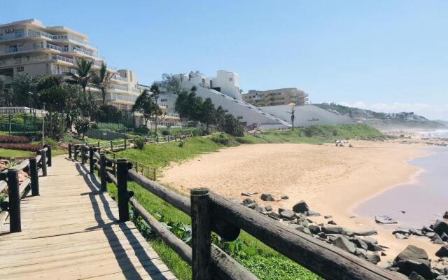 9 Casablance Ballito~Beach on your doorstep.