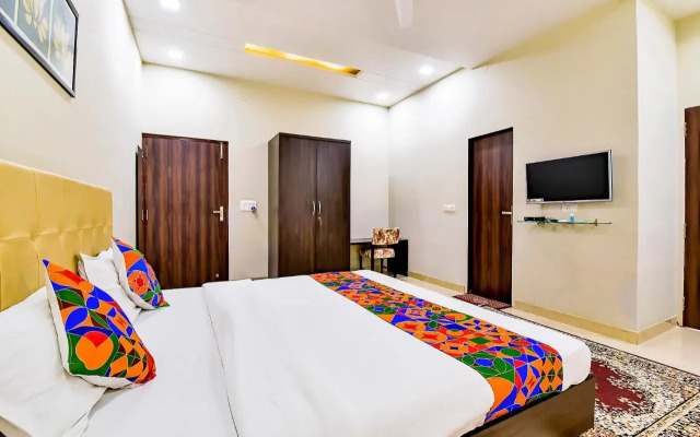 Fabhotel The Castle Homestay