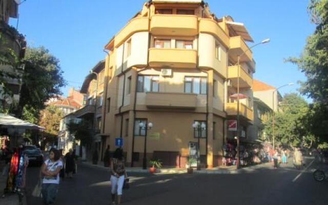 Hristovi Apartments & Studios