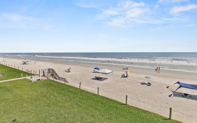 Colony Beach Club 250