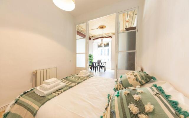 Bravissimo Plaça del Vi, Authentic Historic Apartment