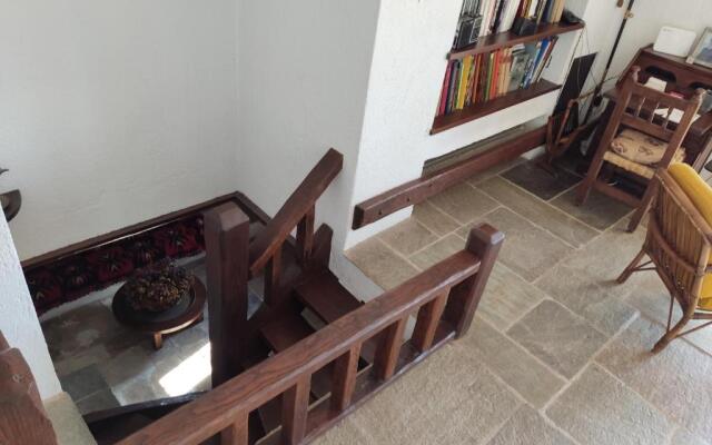 Lito's dream villa by the sea!