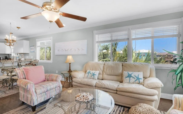 Sunset Harbor Palms 2-301
