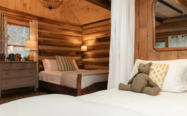The Mast Farm Inn