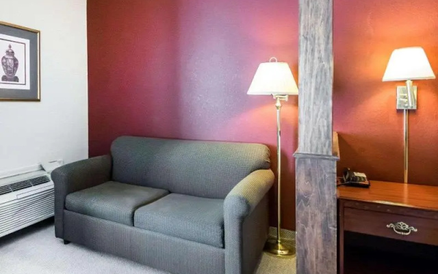Quality Inn & Suites Elizabethtown Area