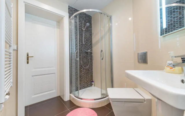 Quiet apartment in the city center with own terrace