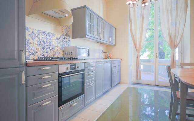 Modern & Stylish Oberdan