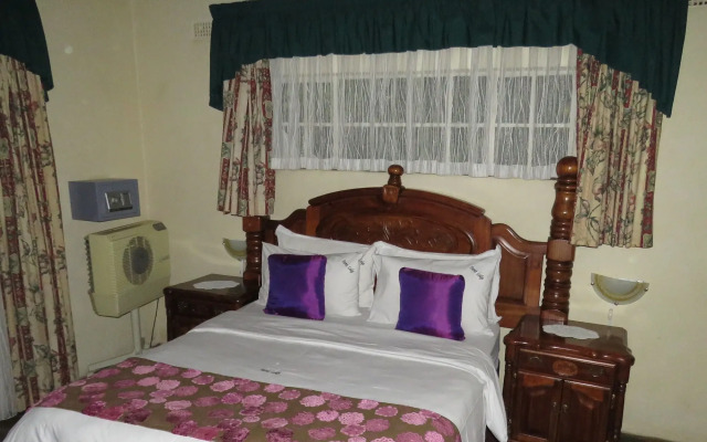 Parrot Lodge