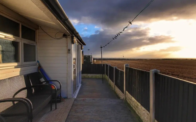 Sea View Retreat - Free Wifi