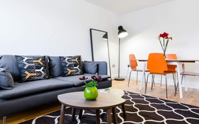 Aylie's Awesome 2 Bed Flat in Dalston