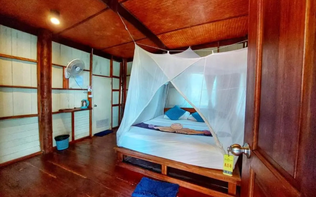 Jungle Hill Beach Bungalow