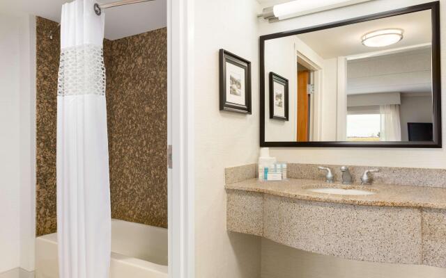 Hampton Inn & Suites Manchester-Bedford