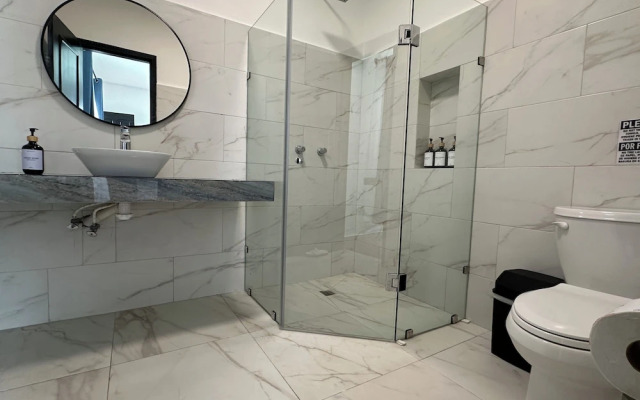 Plaza Nardos Hotel & Suites