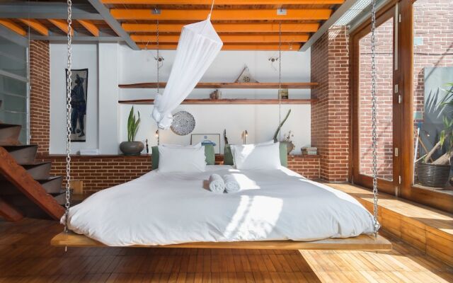 Wellington 7B - Adults Only