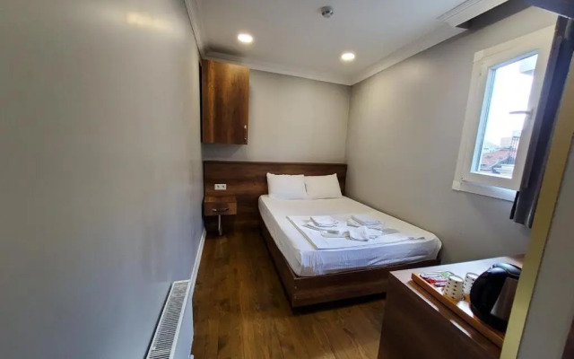 Moonlight Hotel & Hostel