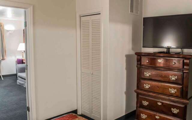 Suburban Studios Tallahassee near University