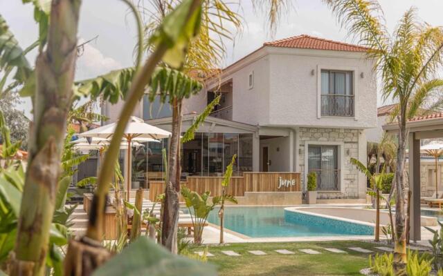 June Alaçatı (+15 Adult only)