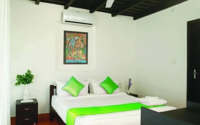 Mayas Beach House - Boutique Serviced Villa