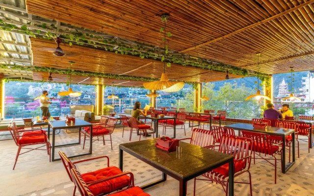 The Hosteller Rishikesh, Ganges