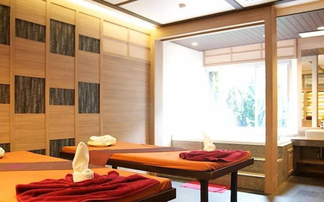 Jolly Suites Petkasem