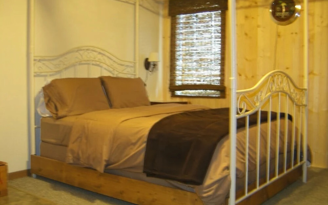 Country Cabins Motel