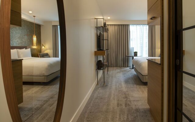 Lincoln Plaza London, Curio Collection by Hilton