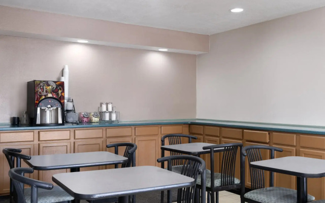 Travelodge by Wyndham Tucson AZ