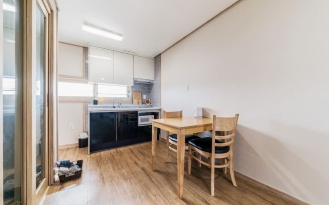 Jeju Gamsugul Pension