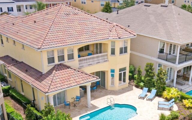 Pool Home in Reunion Resort 4 Br home by RedAwning